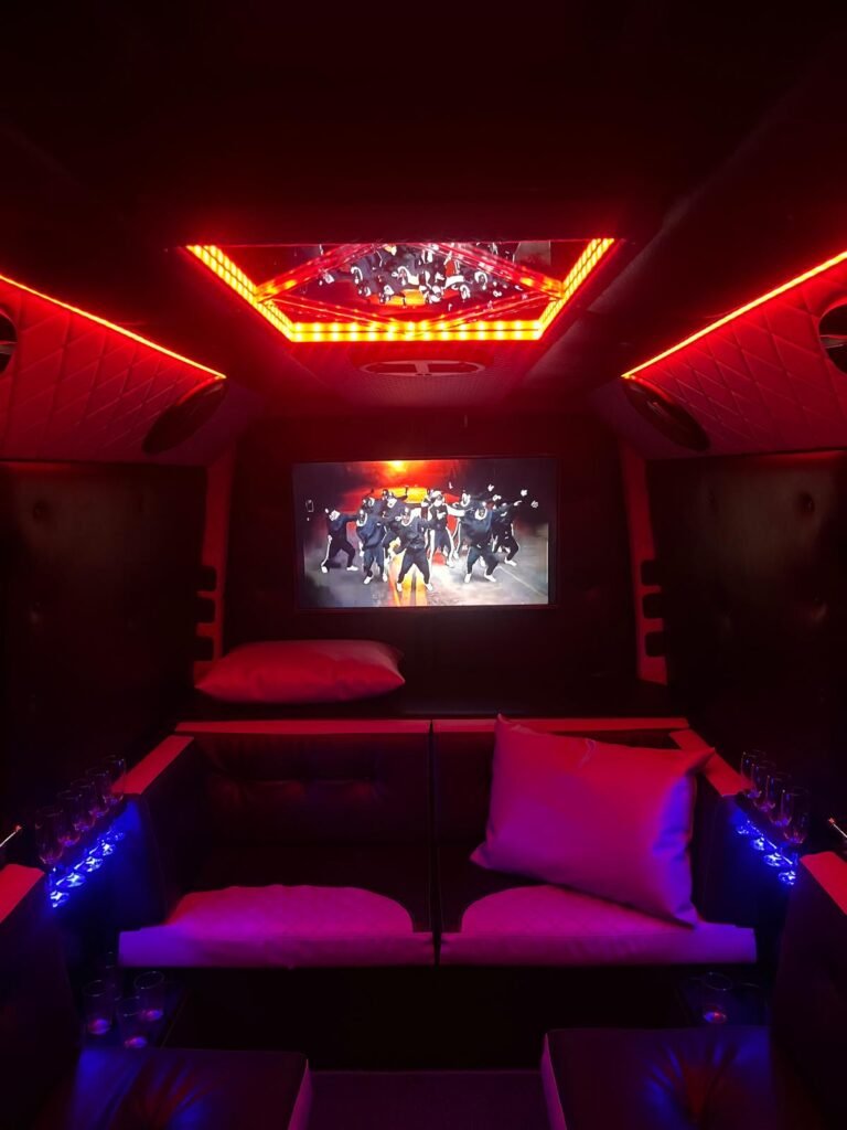 Įvairiu spalvų sprinter mercedes benz party bus